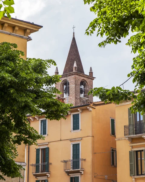 Verona Itália Agosto 2019 Típico Fragmento Arquitetônico Uma Igreja Cidade — Fotografia de Stock