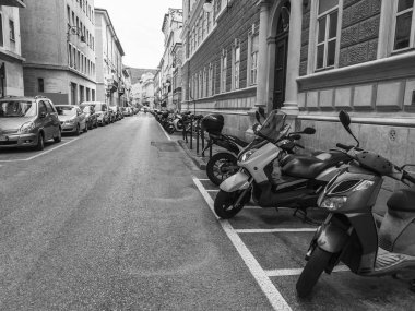 Trieste, İtalya, 5 Ağustos 2019. Tarihi şehrin güzel resimli caddesi.