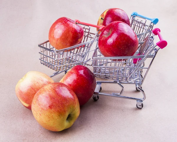 Red Ripe Apples Shopping Carts — Stock Photo, Image