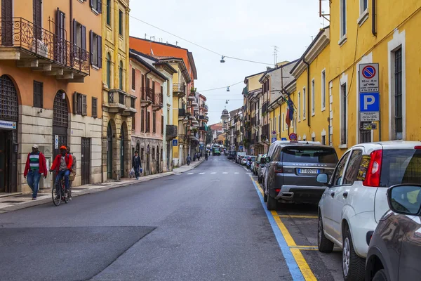 Vérone Italie Avril 2019 Rue Pittoresque Étroite Dans Vieille Ville — Photo