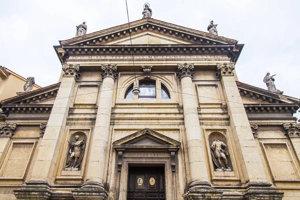 Verona Italia Agosto 2019 Fragmento Arquitectónico Típico Una Iglesia Ciudad — Foto de Stock