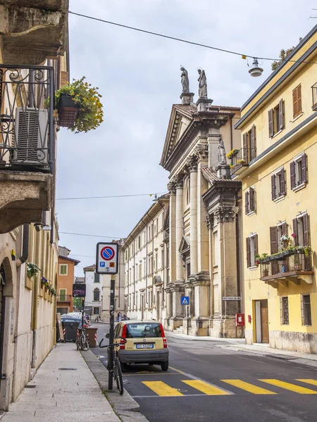 Verona Olaszország 2019 Április Keskeny Festői Utca Óvárosban Tipikus Városkép — Stock Fotó