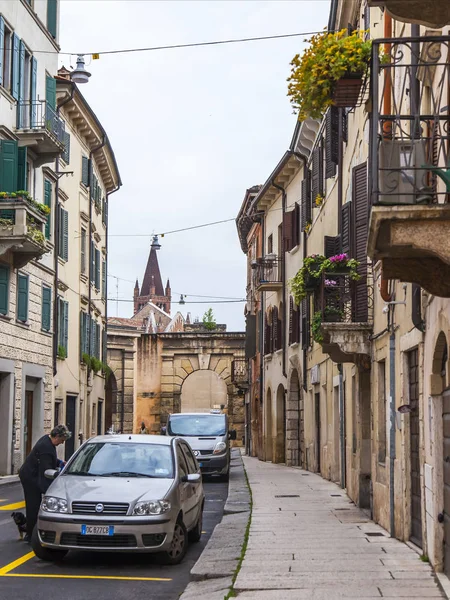 Verona Italia Abril 2019 Estrecha Calle Pintoresca Casco Antiguo Típico — Foto de Stock