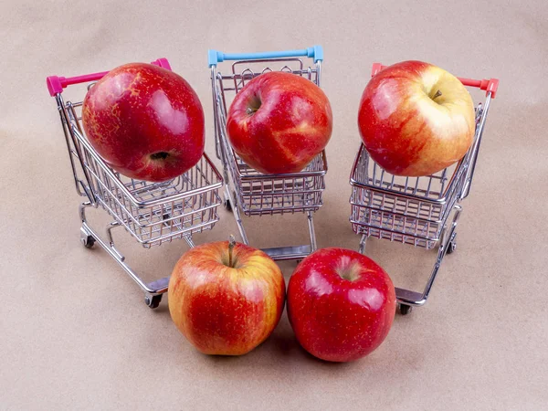 Red Ripe Apples Shopping Carts — Stock Photo, Image