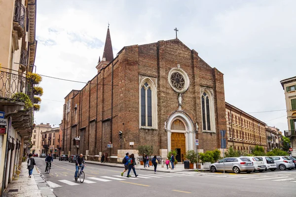 Verona Italien April 2019 Facader Chiesa San Tomaso - Stock-foto