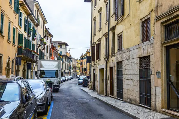 Verona Italia Abril 2019 Hermosa Calle Con Complejo Arquitectónico Tradicional —  Fotos de Stock