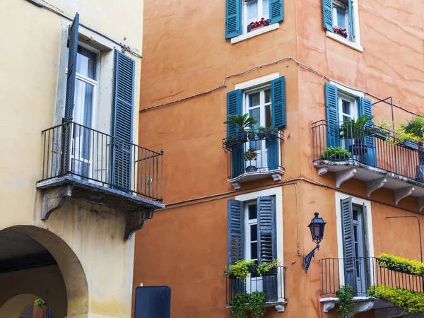 Werona Włochy Kwietnia 2019 Typowe Detale Architektoniczne Elewacji Budynku Starym — Zdjęcie stockowe