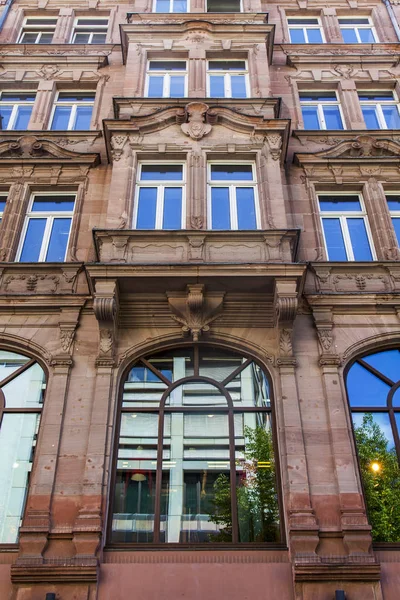 Nürnberg, Almanya, 21 Ağustos 2018 tarihinde. Eski şehirde tipik bir mimari kompleksin bir parçası
