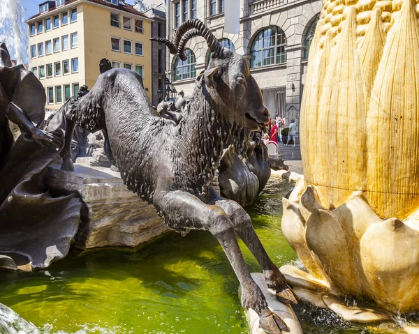 Norimberga Germania Agosto 2018 Moderna Fontana Del Carosello Del Matrimonio — Foto Stock