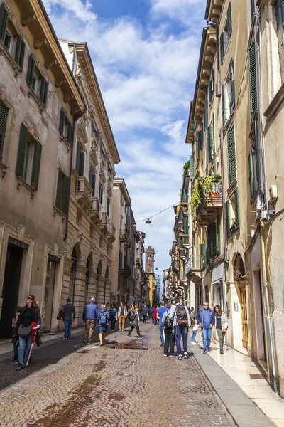 Verona Itálie Dubna2019 Úzká Malebná Ulice Starém Městě Typický Panorama — Stock fotografie