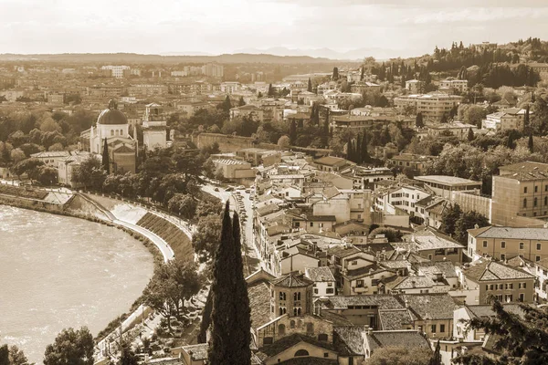 Verona Italia Abril 2019 Vista Panorámica Ladera Colina Costa Río — Foto de Stock