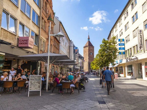 2018年8月21日 ドイツのニュルンベルクで 旧市街の典型的なカフェで休憩しています — ストック写真