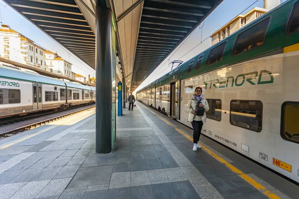 Milão Itália Fevereiro 2020 Comboio Regional Perto Plataforma Estação Cadorna — Fotografia de Stock
