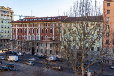 Milan, İtalya, 12 Şubat 2020. Tarihi bir binada tipik şehir manzarası