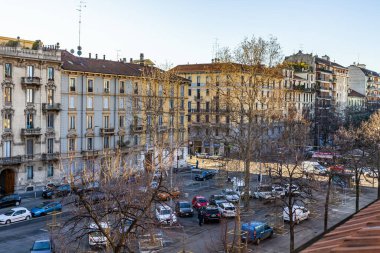 Milan, İtalya, 12 Şubat 2020. Tarihi bir binada tipik şehir manzarası