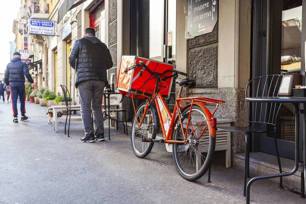 Milan Italy February 2020 역사적 지역의 전형적 풍경입니다 길가에 자전거 — 스톡 사진