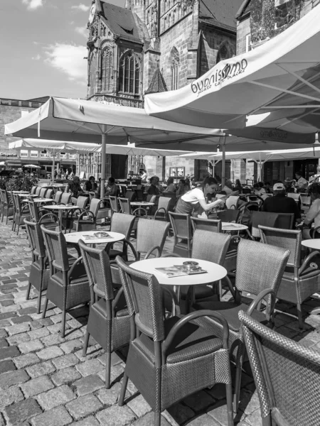 Nuremberg Alemania Agosto 2018 Gente Descansa Cafetería Típica Del Casco — Foto de Stock