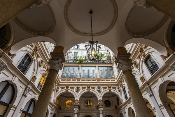 Milão Itália Fevereiro 2020 Detalhes Arquitetônicos Típicos Edifício Uma Área — Fotografia de Stock