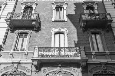 Milan, İtalya, 12 Şubat 2020. Tarihi bir binadaki tipik mimari detaylar