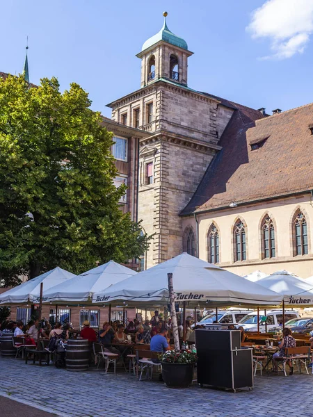 Nuremberg Alemania Agosto 2018 Gente Descansa Cafetería Típica Del Casco — Foto de Stock