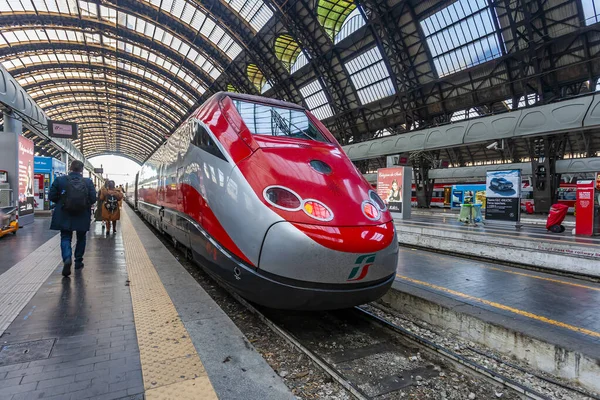 Milán Italia Febrero 2020 Tren Alta Velocidad Cerca Plataforma Estación — Foto de Stock