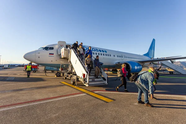 イタリア ベルガモ2020年2月11日 ベルガモ国際空港に着陸した後 乗客は飛行機を出発します Aeroporto Bergo Orio Serio — ストック写真