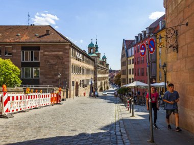 Nuremberg, Almanya, 22 Ağustos 2018. Güzel şehir manzarası. Şehir merkezindeki eski binalar.