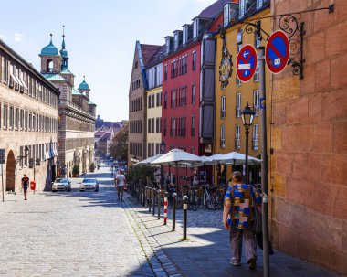 Nuremberg, Almanya, 22 Ağustos 2018. Güzel şehir manzarası. Şehir merkezindeki eski binalar.