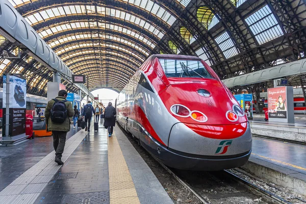 Milão Itália Fevereiro 2020 Comboio Alta Velocidade Perto Plataforma Estação — Fotografia de Stock