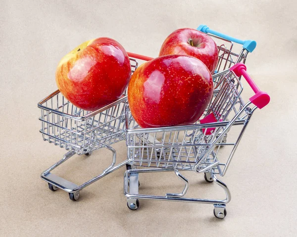 Red Ripe Apples Shopping Carts — Stock Photo, Image