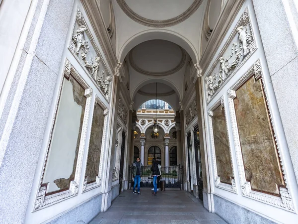 Milão Itália Fevereiro 2020 Detalhes Arquitetônicos Típicos Edifício Uma Área — Fotografia de Stock