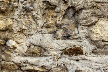 Eski bir taş gözenekli duvarın yüzeyi