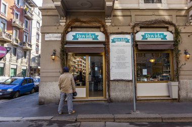 Milan, İtalya, 12 Şubat 2020. Tarihi bir binada tipik şehir manzarası.