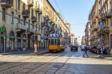 Milan, İtalya, 12 Şubat 2020. Tarihi bir binada tipik şehir manzarası.