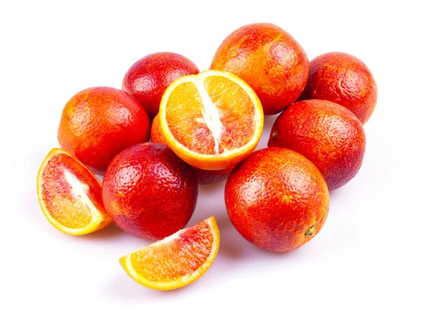 桌上有新鲜的红色橙子 — 图库照片