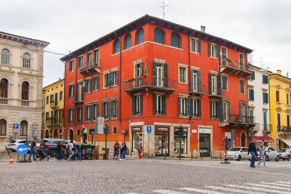 Verona Itália Abril 2019 Rua Estreita Pitoresca Cidade Velha Linha — Fotografia de Stock