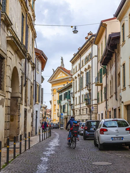 Verona Italia Abril 2019 Estrecha Calle Pintoresca Casco Antiguo Típico — Foto de Stock