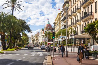 Güzel, Fransa, 10 Ekim 2019. Şehir manzarası. Promenade des Anglais rıhtım mimari topluluğu. Negresco 'daki tarihi otel Negresco' dan uzak.