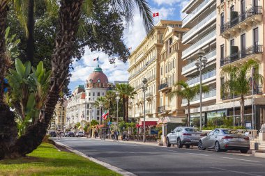 Güzel, Fransa, 10 Ekim 2019. Şehir manzarası. Promenade des Anglais rıhtım mimari topluluğu. Negresco 'daki tarihi otel Negresco' dan uzak.
