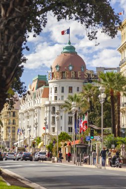 Güzel, Fransa, 10 Ekim 2019. Şehir manzarası. Promenade des Anglais rıhtım mimari topluluğu. Negresco 'daki tarihi otel Negresco' dan uzak.