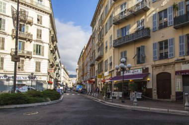 Güzel, Fransa, 10 Ekim 2019. Güzel şehir manzarası. Tarihi gelişim alanındaki Picturesque Caddesi.