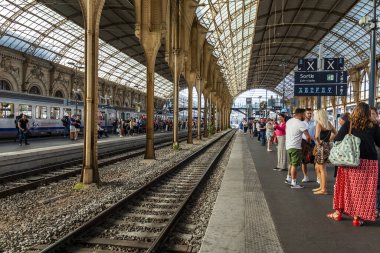Güzel, Fransa, 12 Ekim 2019. Gare de Nice Tren İstasyonu Perronları