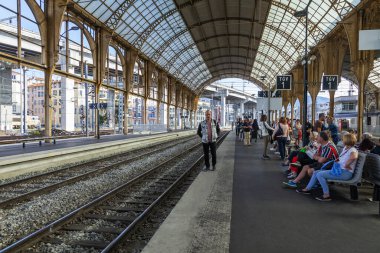 Güzel, Fransa, 12 Ekim 2019. Gare de Nice Tren İstasyonu Perronları
