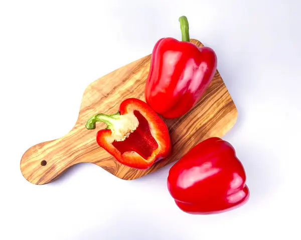 Paprika Auf Dem Holzbrett Auf Dem Tisch — Stockfoto