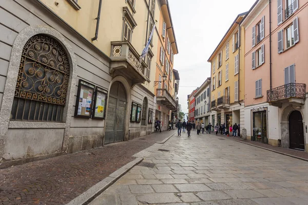 Lecco Italia Febrero 2020 Típica Vista Urbana Edificio Histórico Gente — Foto de Stock