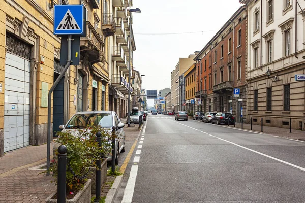 2020年2月16日 意大利莱科 历史建筑区典型的城市景观 人们沿着一条漂亮的街道走着 — 图库照片