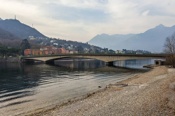 レッコ イタリア 2020年2月16日 曇りの日にコモ湖の絵のような海岸 — ストック写真