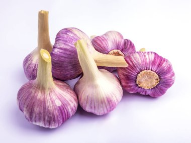 Masada taze sarımsak var.