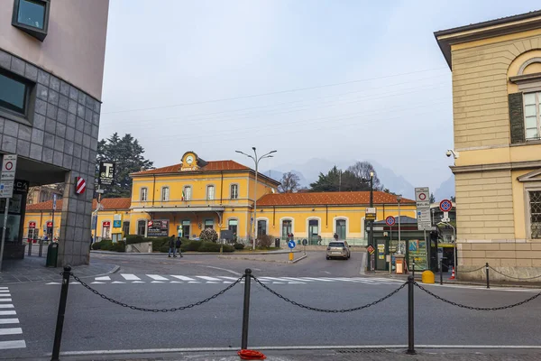 レッコ イタリア 2020年2月16日 鉄道駅ビル 駅前広場 — ストック写真