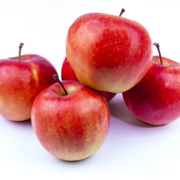 Röda Mogna Äpplen Bordet — Stockfoto